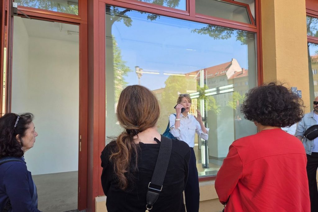 snapshot from the berlin gallery guided tour